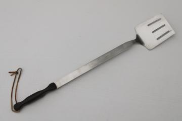 catalog photo of vintage Cutco long handled burger flipper, slotted turner spatula for griddle or BBQ grill 