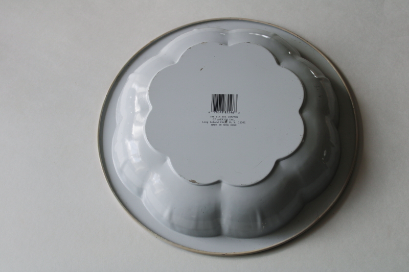 photo of vintage Daher ware type bowl, robins and cherries print metal Tin Box Co made in Hong Kong  #5