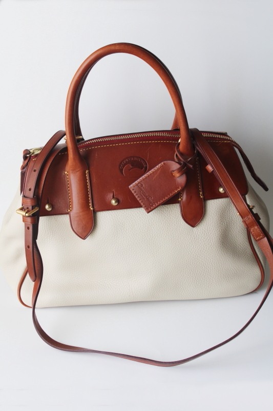 photo of vintage Dooney & Bourke white all weather leather doctors bag, large purse w/ shoulder strap #4