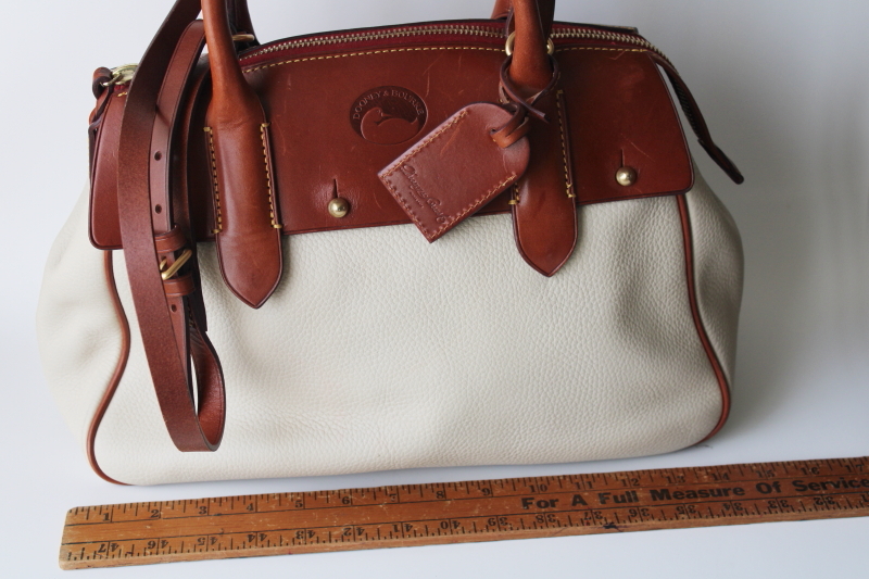 photo of vintage Dooney & Bourke white all weather leather doctors bag, large purse w/ shoulder strap #5