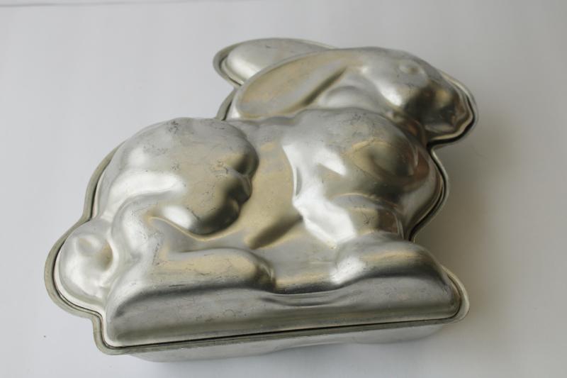 photo of vintage Easter bunny rabbit cake pan, aluminum mold for cooking or crafts #1