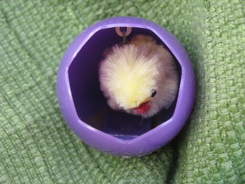 photo of vintage Easter toys / decorations, eggs w/ peek-a-boo chenille chicks #5