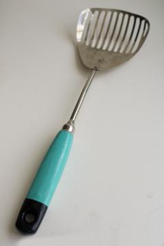 catalog photo of vintage Ekco Kitchamajig aqua & black wood handle slotted spatula