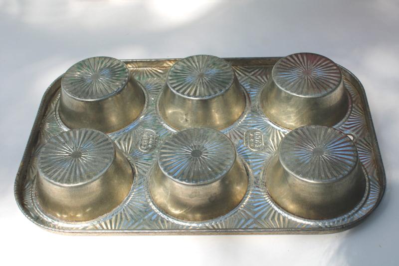 photo of vintage Ekco Ovenex starburst pattern textured metal muffin or cupcake pan #4