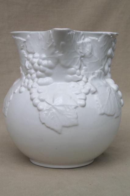 photo of vintage Elios Italian earthenware ceramic pitcher, glossy pure white w/ clusters of grapes #2