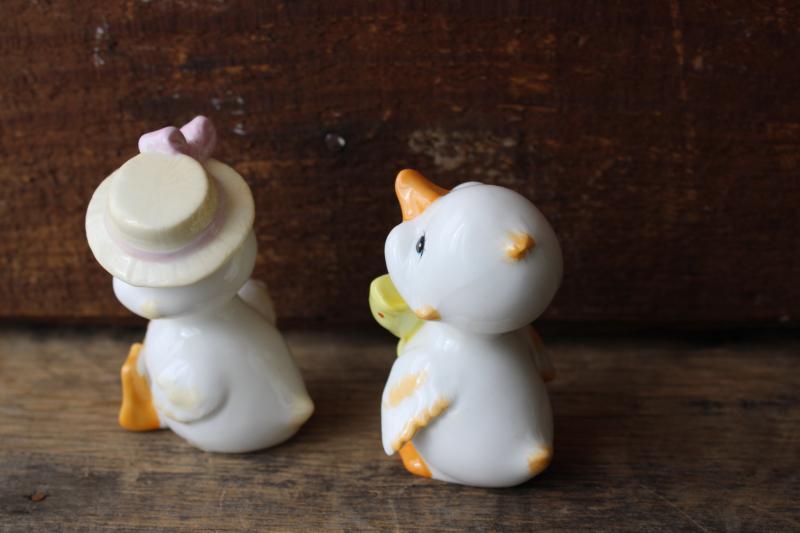 photo of vintage Enesco figurines Taiwan ROC label ducklings, ducks w/ Easter bonnet hat & bow #2