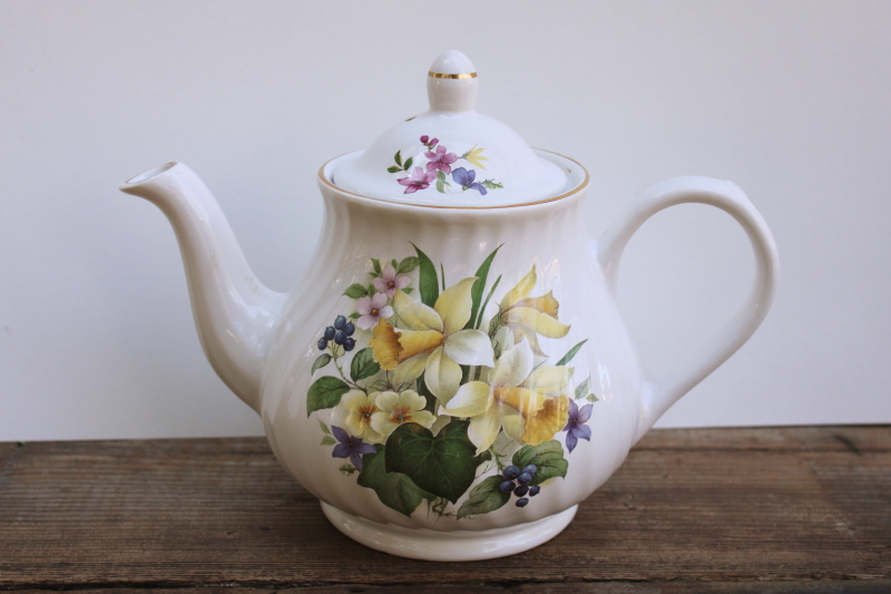 photo of vintage English china tea pot, Arthur Wood daffodils spring floral pattern #1