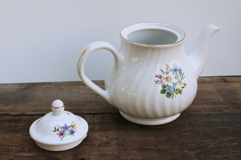 photo of vintage English china tea pot, Arthur Wood daffodils spring floral pattern #4