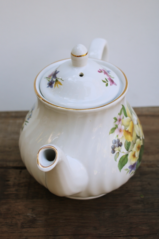 photo of vintage English china tea pot, Arthur Wood daffodils spring floral pattern #6