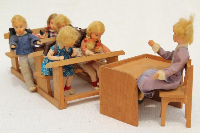 photo of vintage Erna Meyer dollhouse dolls, poseable miniature doll one-room school children & teacher #1