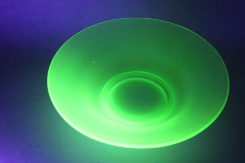 photo of vintage Fenton florentine green stretch glass flower bowl w/ uranium glow #1