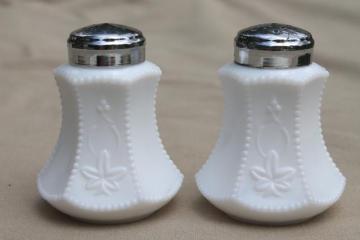 catalog photo of vintage Fenton milk glass S&P shakers, beaded edge & flower leaf