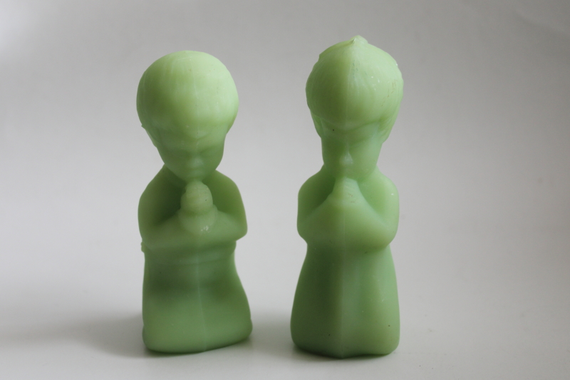 photo of vintage Fenton uranium green custard glass figurines, little boy & girl saying prayers  #2