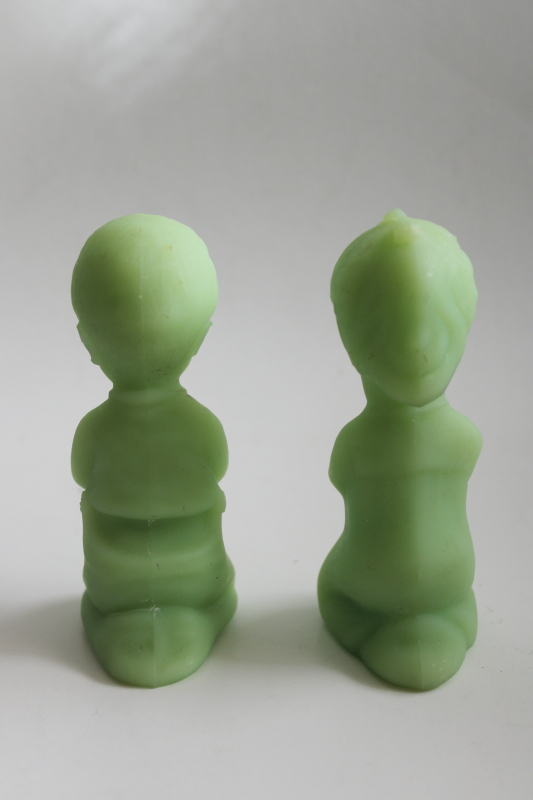 photo of vintage Fenton uranium green custard glass figurines, little boy & girl saying prayers  #3