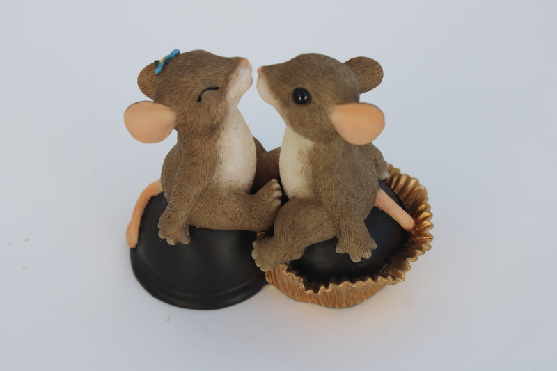 photo of vintage Fitz & Floyd Charming Tails figurine, mouse couple chocolate covered cherry #3