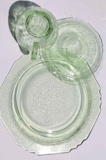 photo of vintage Florentine green depression glass dishes, plates, cups & saucers for 4 #10