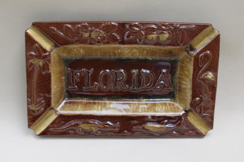 photo of vintage Florida souvenir, big ashtray w/ alligators & flamingos, made in Japan red ware #7