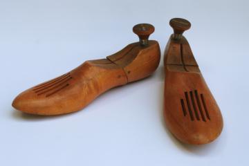catalog photo of vintage Florsheim shoe trees, pair of wood feet foot shape shoe stretchers 