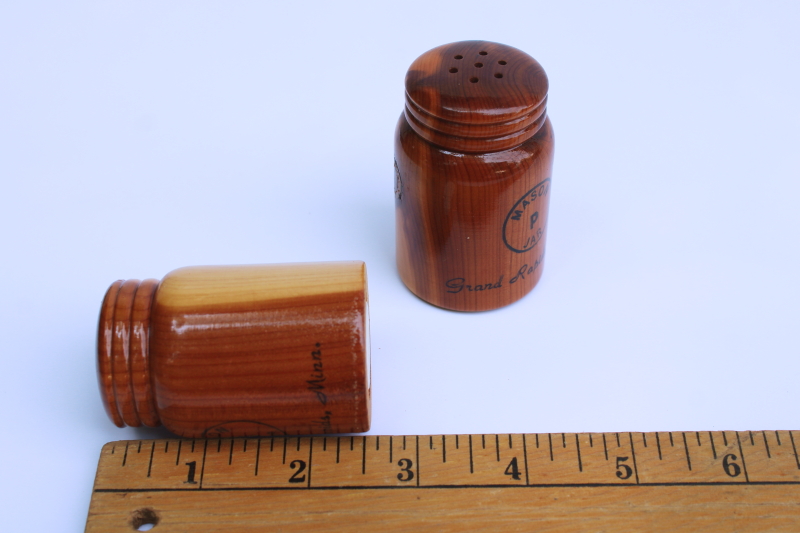 photo of vintage Grand Rapids Minnesota souvenir mini wood Mason jars salt & pepper shakers #4