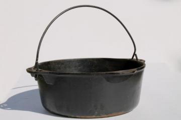 catalog photo of vintage Griswold cast iron #8 dutch oven kettle w/ wire handle, pot only 