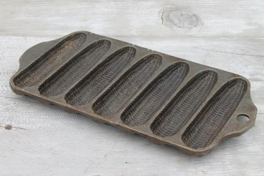 photo of vintage Griswold cast iron cornbread pan #262 mini corn sticks or wheat stick #1