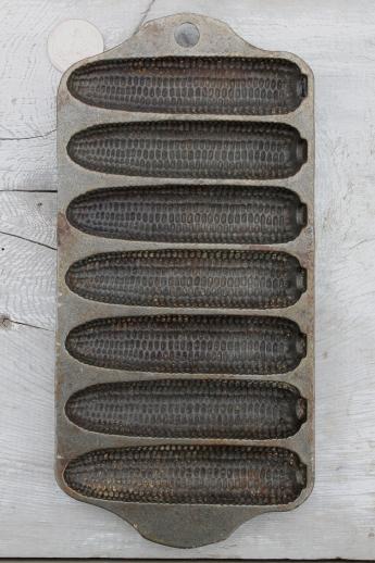 photo of vintage Griswold cast iron cornbread pan #262 mini corn sticks or wheat stick #2