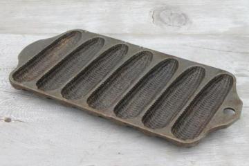 catalog photo of vintage Griswold cast iron cornbread pan #262 mini corn sticks or wheat stick