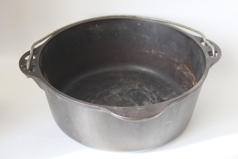 photo of vintage Griswold large logo cast iron dutch oven pot no 8 no lid, nice flat pan bottom #5