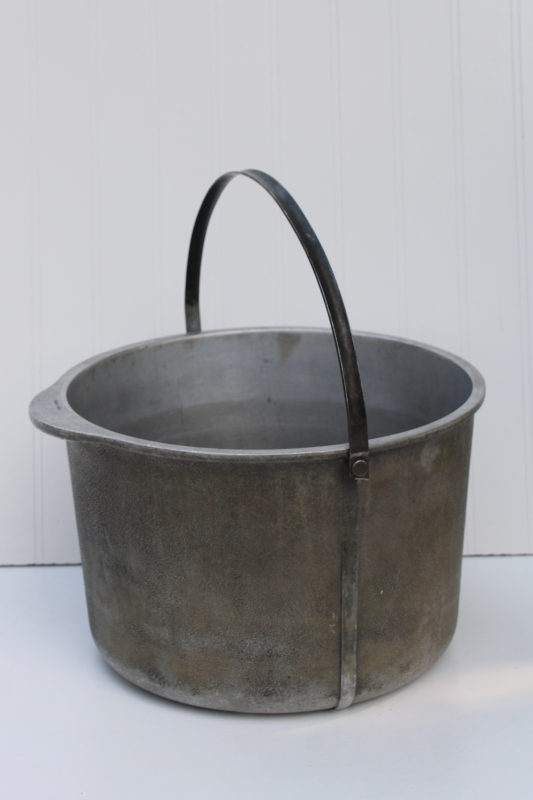 photo of vintage Guardian Service cast aluminum stockpot, big 12 quart chili pot w/ bail handle Guardian Ware #1