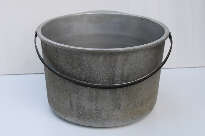 photo of vintage Guardian Service cast aluminum stockpot, big 12 quart chili pot w/ bail handle Guardian Ware #5