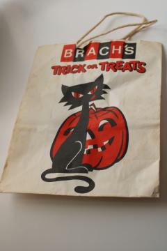 catalog photo of vintage Halloween Brach's Trick or Treats paper treat bag, black cat & jack o lantern print 
