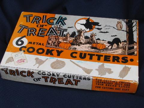 photo of vintage Halloween cookie cutters in original box w/ holiday graphics #3