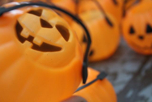 photo of vintage Halloween jack o lantern pumpkins - blow mold light, trick or treat pails #5