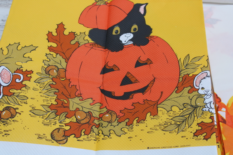 photo of vintage Halloween party tablecloths, orange crepe paper w/ black cat, white paper table covers w/ print borders #4