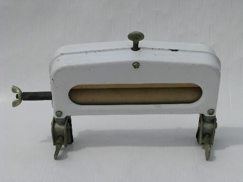 photo of vintage Handy Hot hand crank laundry sink wringer clean #3