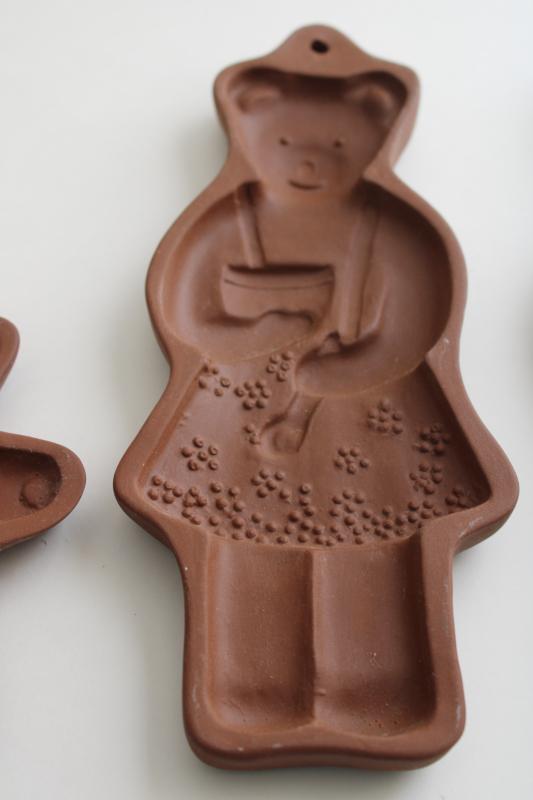 photo of vintage Hartstone stoneware cookie molds, fairy tale Three Bears bear family set #4