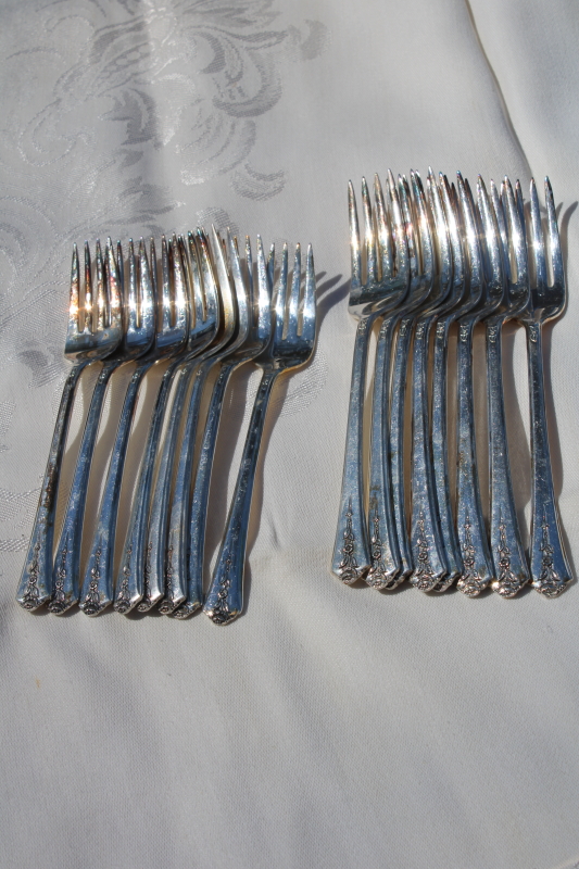 photo of vintage Holmes & Edwards silver plate flatware set for 8, Spring Garden pattern circa 1949 #9