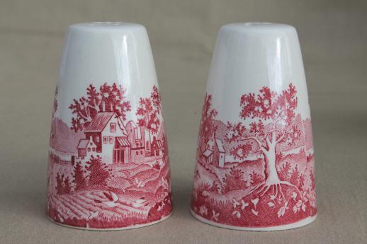 photo of vintage Homer Laughlin red transferware Currier & Ives salt & pepper shakers set #1