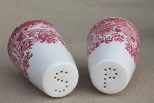 photo of vintage Homer Laughlin red transferware Currier & Ives salt & pepper shakers set #2