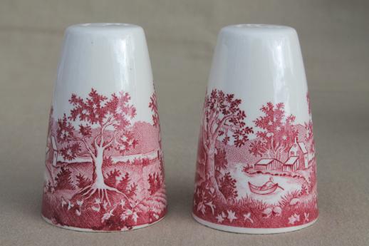 photo of vintage Homer Laughlin red transferware Currier & Ives salt & pepper shakers set #4