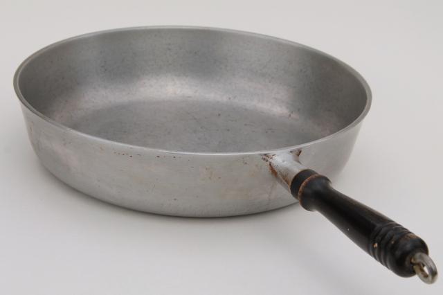 photo of vintage Household Institute cast aluminum skillet or chicken frying pan w/ old wood handle #1