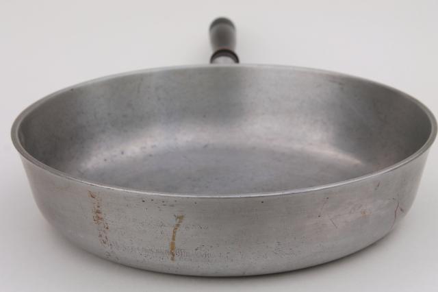 photo of vintage Household Institute cast aluminum skillet or chicken frying pan w/ old wood handle #4