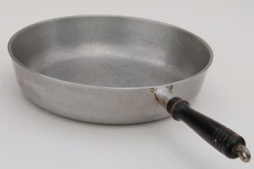 catalog photo of vintage Household Institute cast aluminum skillet or chicken frying pan w/ old wood handle