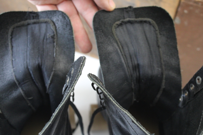 photo of vintage Hyde Chicago roller skates mens size 11, black leather boots, good wheels, carrying case  #4