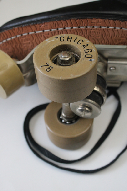 photo of vintage Hyde Chicago roller skates mens size 11, black leather boots, good wheels, carrying case  #10