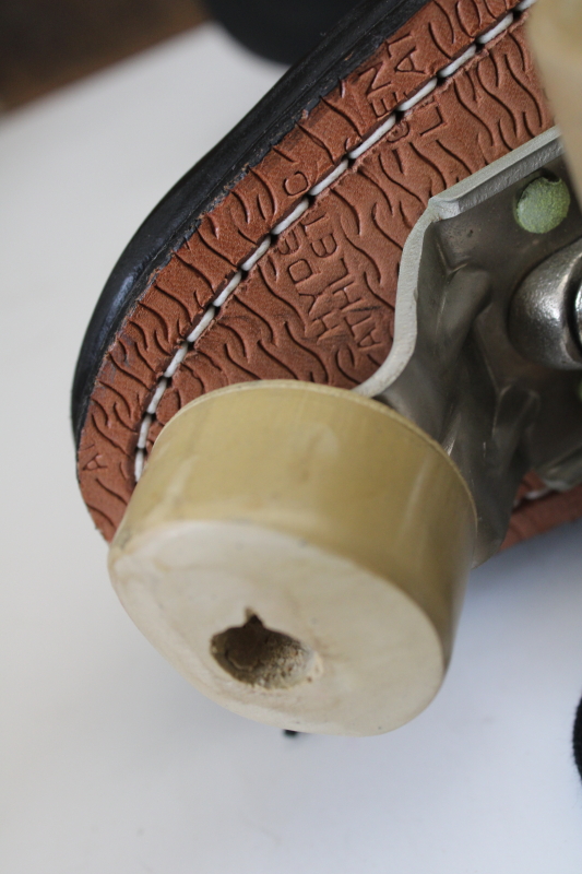 photo of vintage Hyde Chicago roller skates mens size 11, black leather boots, good wheels, carrying case  #11