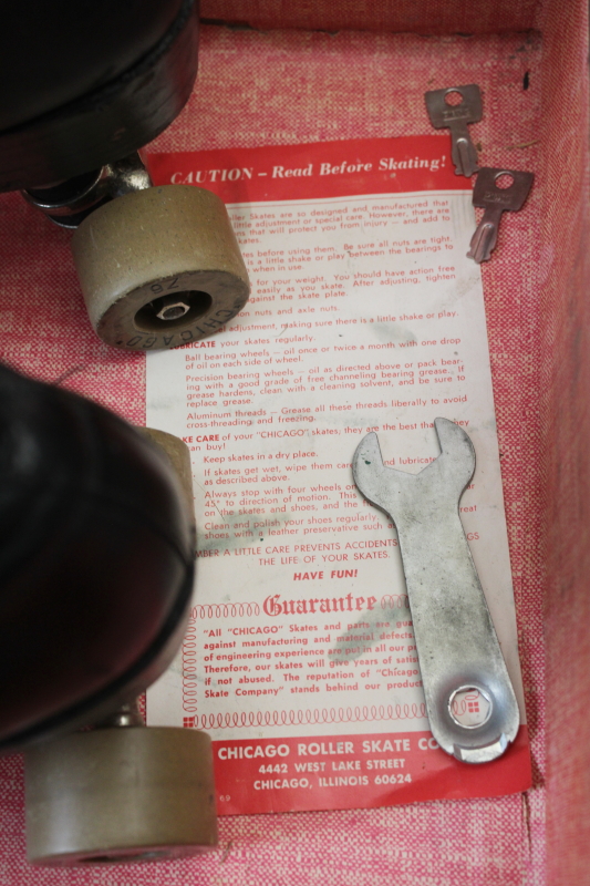 photo of vintage Hyde Chicago roller skates mens size 11, black leather boots, good wheels, carrying case  #12