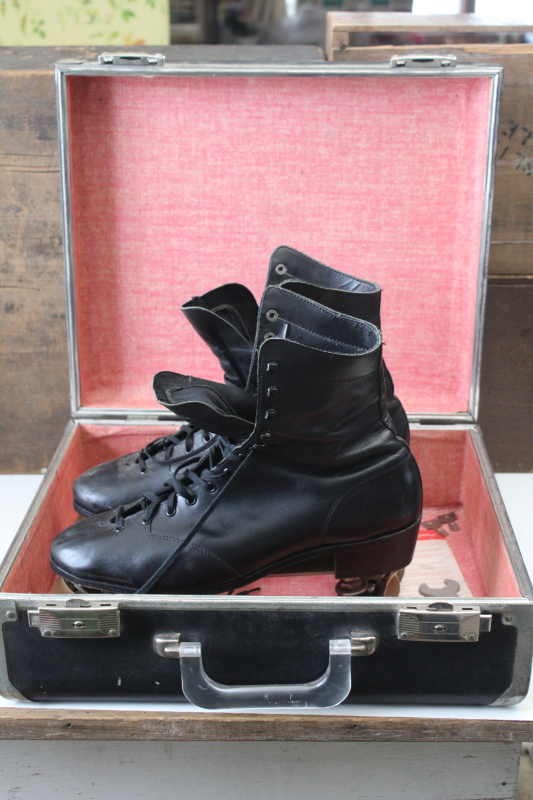 photo of vintage Hyde Chicago roller skates mens size 11, black leather boots, good wheels, carrying case  #15