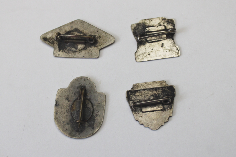 photo of vintage Illinois licensed chauffeur registration tag pin back badges 1928 1929 1933 1939 prohibition era  #6