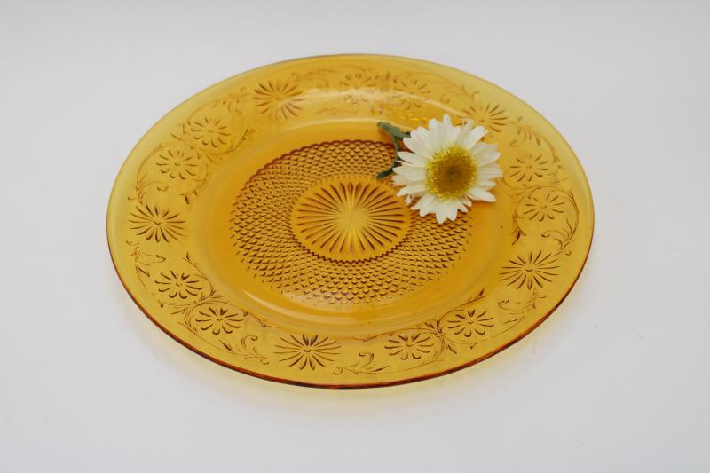 photo of vintage Indiana daisy pattern amber depression glass cake or torte plate #1